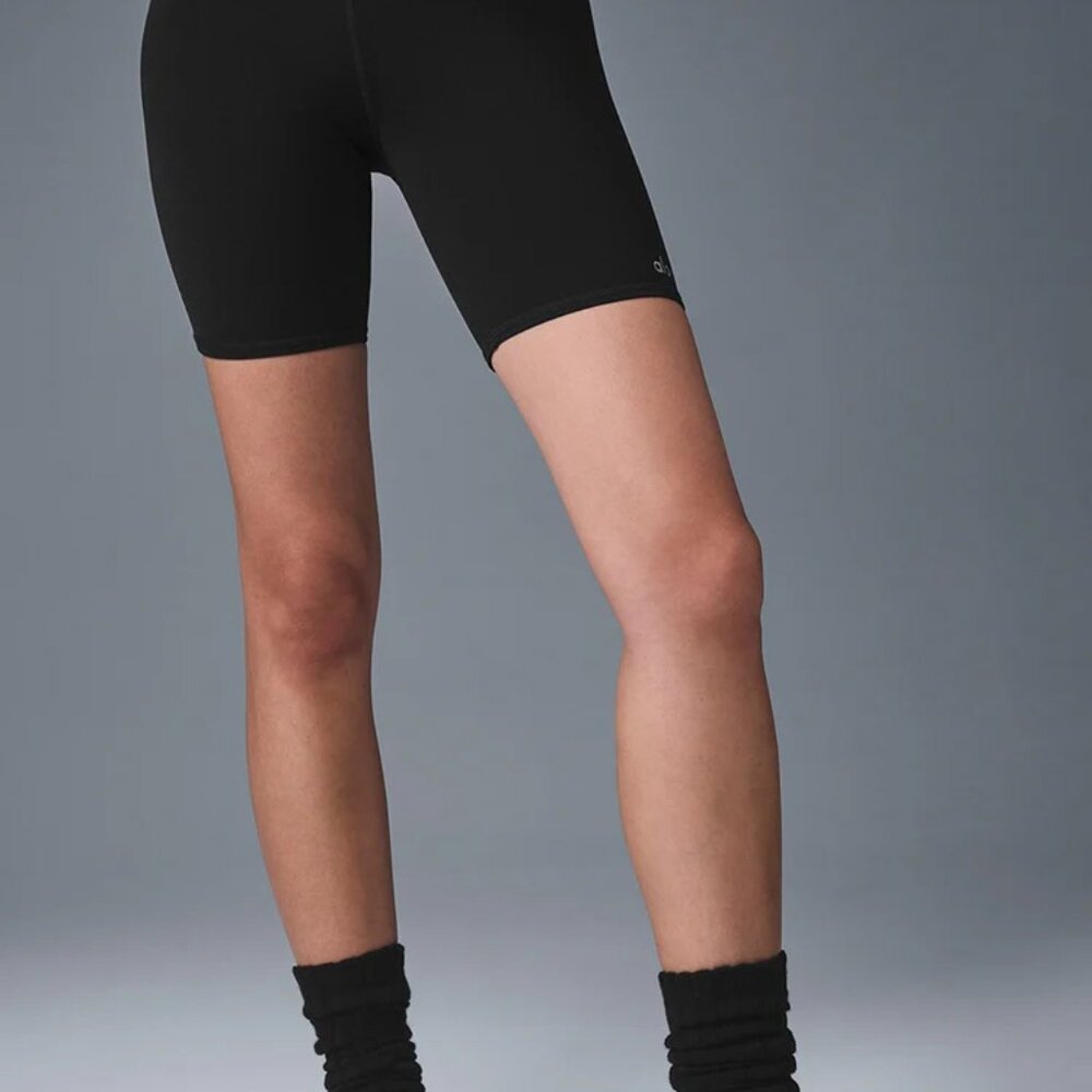 ALO Yoga 7" High-Waist Biker Short in Black